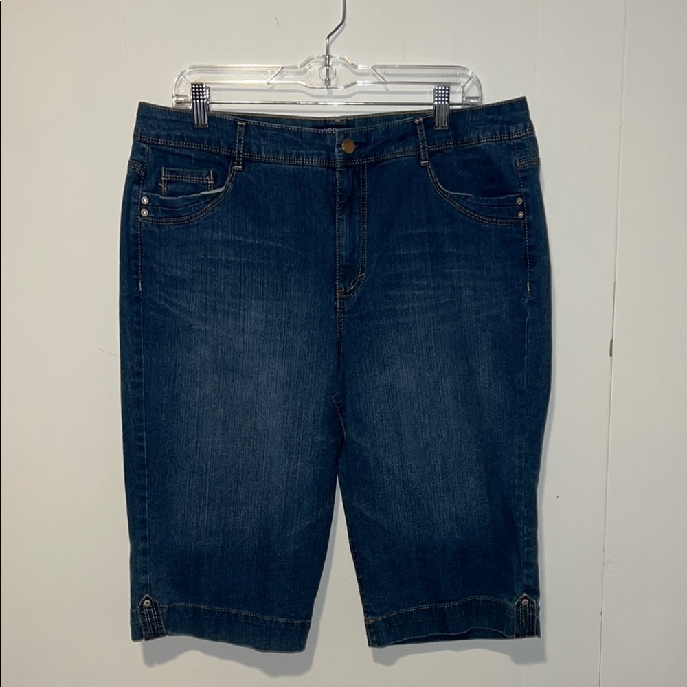 Bandolino Women’s Indigo Denim Bermuda Shorts Missy Q50